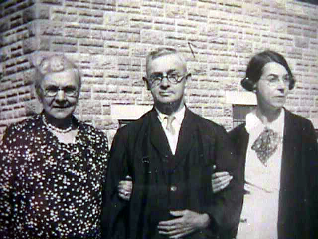 john davis and priscilla davis nee Blackler with daughter